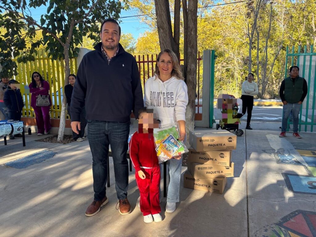 099df769-13b7-41a9-9a9b-46933285b38a-1024x768 Entregan útiles escolares a alumnado del preescolar Bini Ree