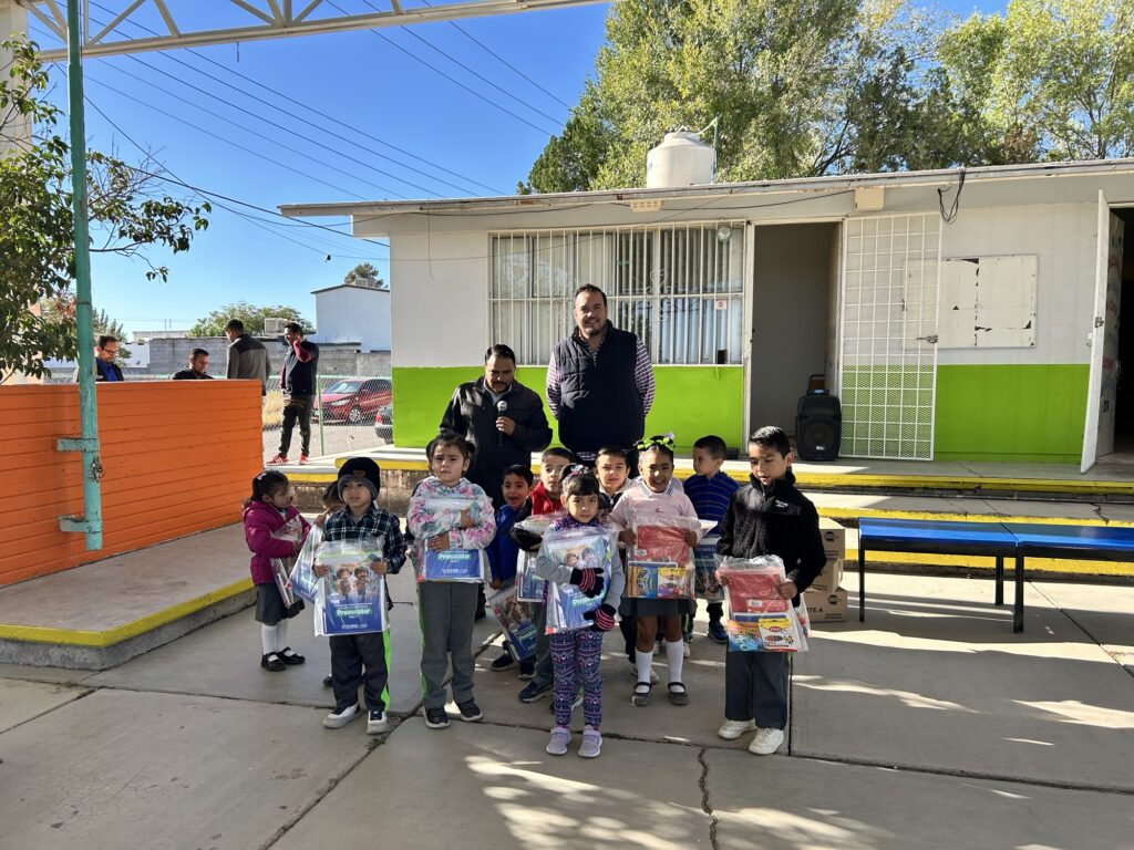 img_0451-1024x768 Alcalde Jorge Aldana entrega útiles escolares en el preescolar María Montessori de Lomas del Florido