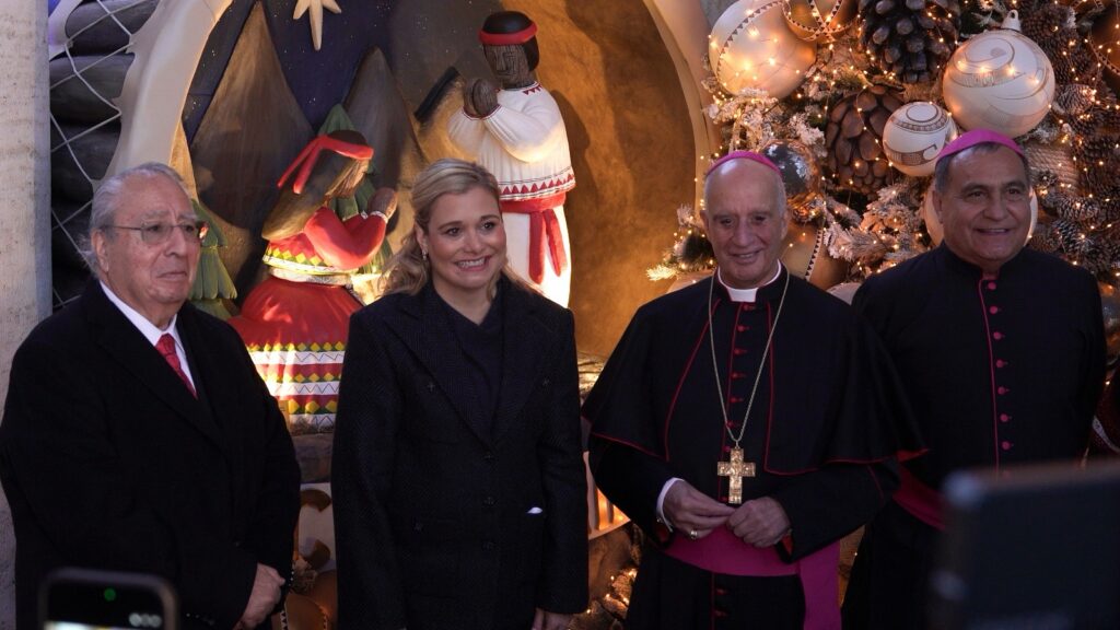 img_4253-1024x576 Maru Campos inaugura con nacimiento rarámuri exposición de 100 pesebres en el Vaticano