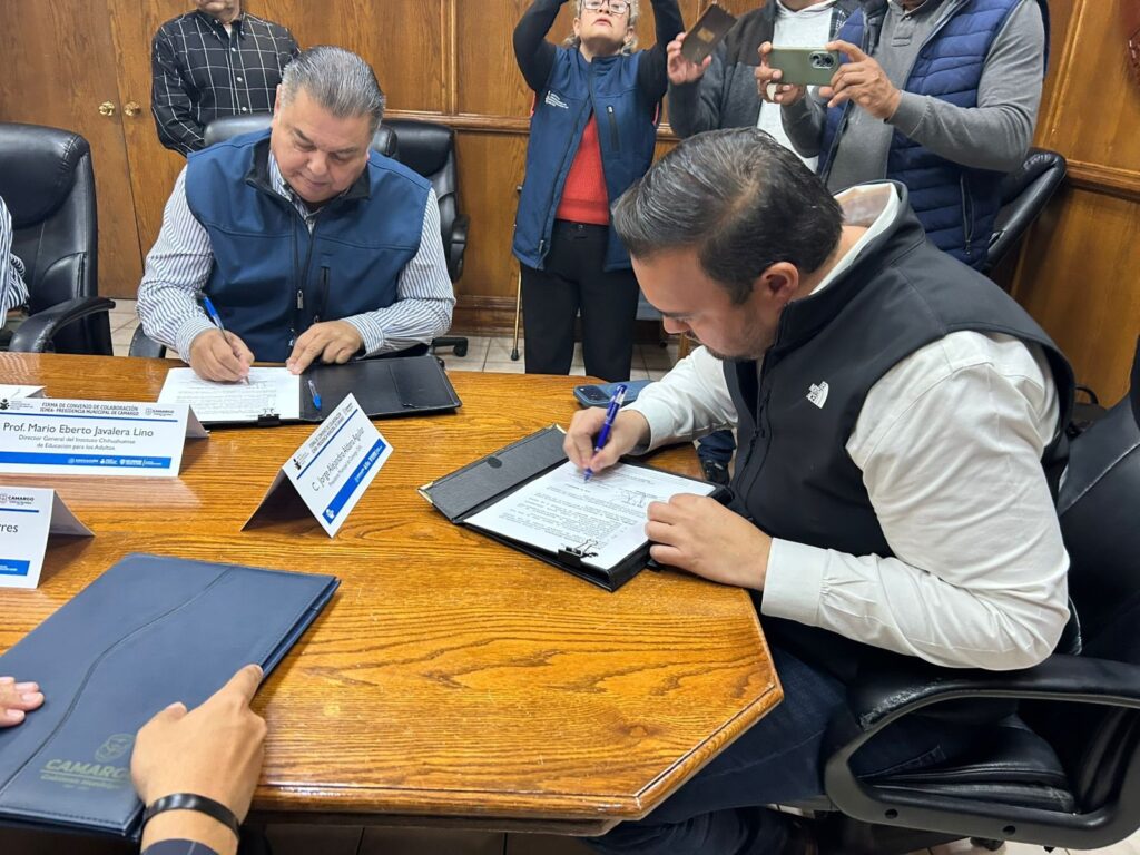 4aa14fdb-645c-467e-bfde-cc8a4b3db0a8-1024x768 Alcalde de Camargo firma convenio con el ICHEA