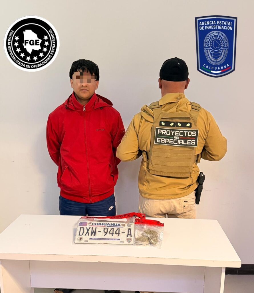 74871551-982a-4604-b284-3db787aaba56-890x1024 Detiene Fiscalía Especializada a individuo por posesión de droga y uso indebido de documentos vehiculares