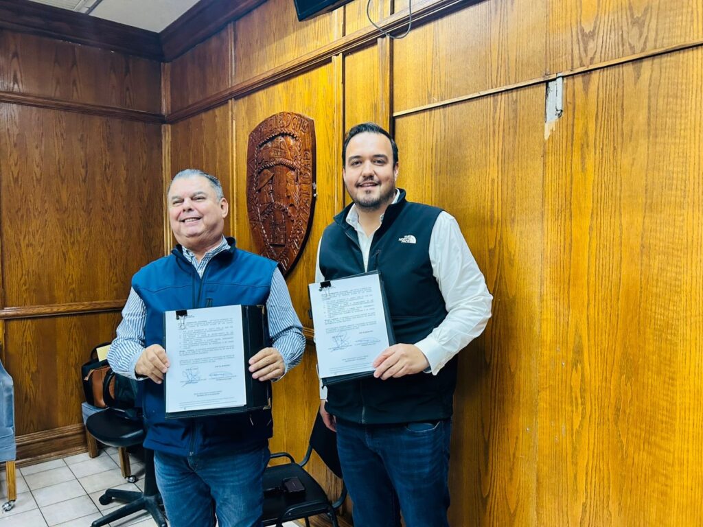 cdc8918e-f02d-4bba-ac22-a281a1c91d72-1024x768 Alcalde de Camargo firma convenio con el ICHEA