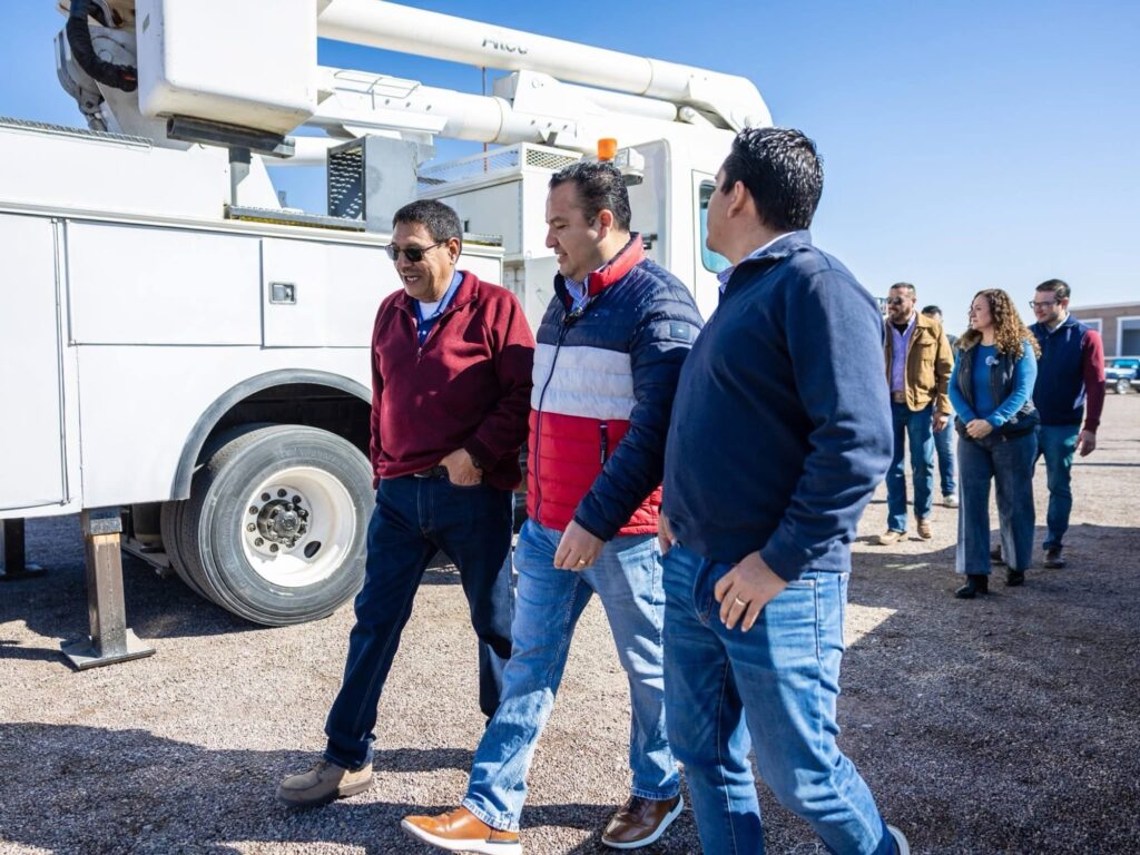 img_7145-1024x768 Jesús Valenciano entrega nuevas unidades vehiculares para mejorar servicios públicos en Delicias