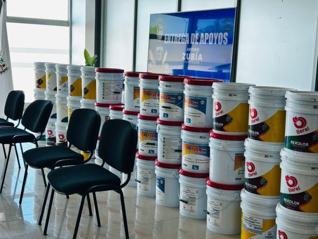 180038ec-8e5d-473d-a71b-77b2dfb16542-1024x768 UTCAM recibe material para mejorar instalaciones en Camargo