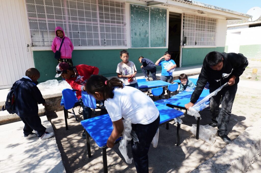 f42dc194-9246-4e9f-9801-e295dd2faf52-1024x682 Mejoran condiciones en plantel educativo de Ojo Caliente con apoyo en mobiliario y pintura