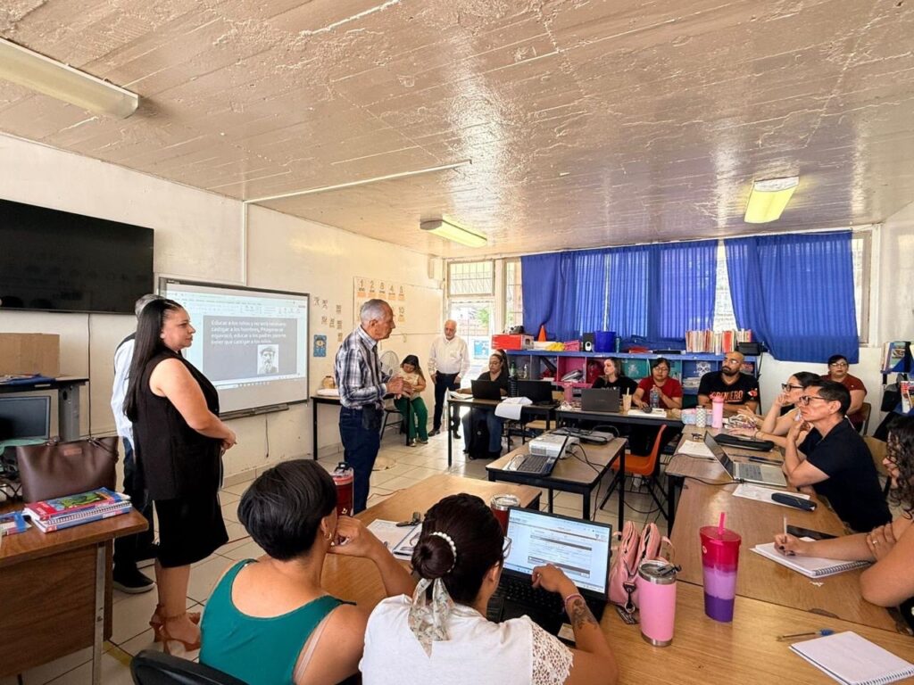 9c608d66-83d5-4ed4-92c8-047487f93c70-1024x768 Presenta FGE programa “Prevenir es Llegar Antes” en escuela de Cuauhtémoc