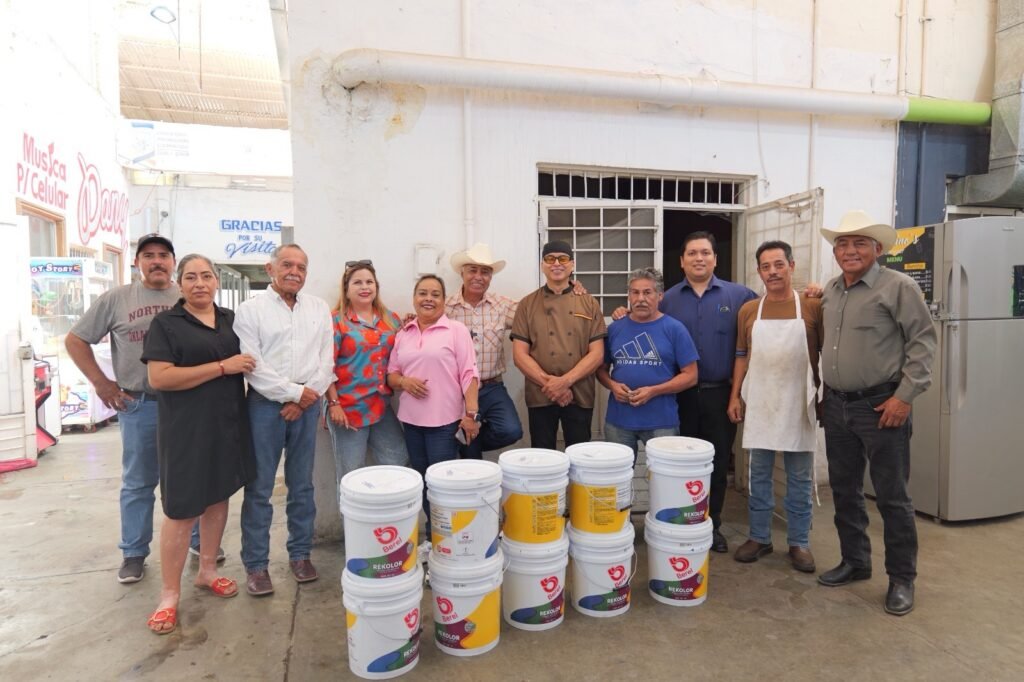 3e721f72-8581-4fd7-a42d-428d20d77cba-1024x682 Mejorarán instalaciones del Mercado Abraham González con entrega de pintura